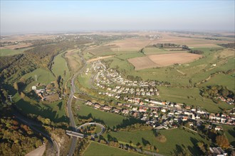 France, Haute Normandie, Seine Maritime, pays de la bresle maritime, survol de la vallee de la bresle maritime, champs, agriculture, lotissement, routes,