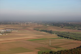 France, Haute Normandie, Seine Maritime, pays de la bresle maritime, survol de la vallee de la bresle maritime, champs, agriculture, eoliennes, environnement,