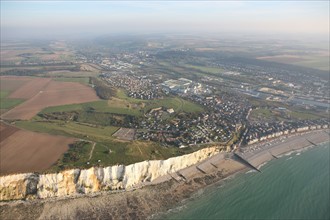 France, picardie somme, pays de la bresle maritime, vue aerienne, littoral, cote d'albatre, falaises, entre mers et le bois de cise