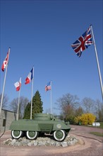 France, Basse Normandie, orne, memorial de montormel, seconde guerre mondiale, bataille de Normandie, engin, militaire, drapeaux allies, musee,