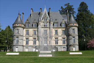 France, Basse Normandie, orne, bagnoles de l'orne, chateau, mairie, hotel de ville, jets d'eau,