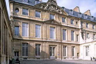 France, Paris 3e, le marais, rue de thorigny, hotel particulier, musee picasso, facade sur cour, paves,