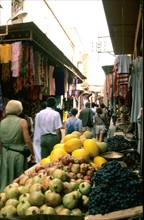 Afrique, maroc, marrakech, souk, marche, fruits, touristes,