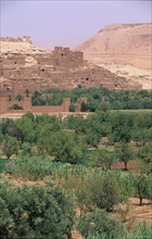 Afrique, maroc, haut atlas, Village 
entre Marrakech et ouarzazate, montagne, desert, paysage, panorama, route,