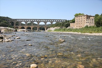 France, languedoc roussillon, gard, site du pont du gard, grand site, paysage, aqueduc romain, riviere le gardon, arches,