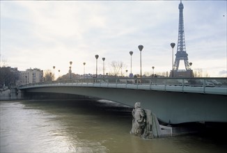 France, paris 7e, la seine, pont de l'alma, le zouave, crue du fleuve, statue, militaire, sculpture, soldat,