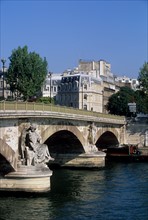 France, paris 7e, la seine, pont des invalides, peniche, statues, sculptures,