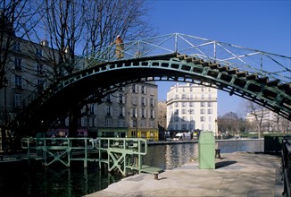 France, paris 10e, canal saint martin, eau, berges, ponts, passerelle, ecluse, quai de valmy, atmosphere, hotel du nord,