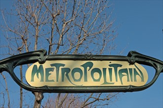 France, paris 16e, station de metro chardon lagache, rue chardon lagache, molitor, enseigne metropolitain, architecte hector guimard,
