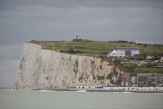 France, somme, entre picardie et Normandie, mers les bains, face au treport, pays de la bresle maritime, vue sur la cote et les falaises, cote d'albatre, mers les bains