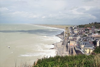 France, picardie, somme, ault, pays de la bresle maritime, chemin des douaniers, promenade, randonnee, panorama, vent, vagues,