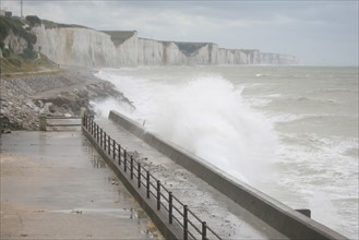 France, picardie, somme, ault, pays de la bresle maritime, chemin des douaniers, promenade, randonnee, panorama, vent, vagues,