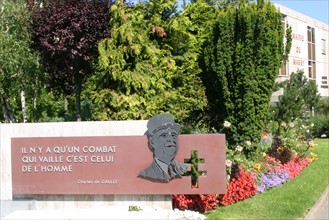 France, ile de france, essonne, massy, hotel de ville, institution, jardin, vegetation, charles de gaulle, mairie,