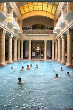 europe, Hongrie, budapest, bains gellert, thermes, station thermale, piscine, thermalisme, colonnes, architecture, eau, baignade, femmes,