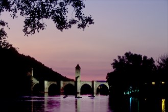 France, midi pyrenees, lot, quercy, cahors, pont valentre, medieval, riviere, berges, nuit,