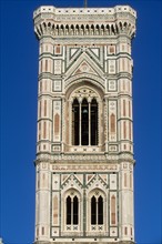 Italie, toscane, florence, firenze, renaissance italienne, santa maria del fiore, grande rose, facade, marbre, sommet, decor, duomo,