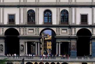 Italie, toscane, florence, firenze, galerie des offices, musee, uffizi, renaissance italienne, arcades, touristes,
