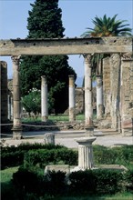 Italie, sud, golfe de naples, pompei, site historique, archeologie, antiquite, vesuve, volcan, colonnes, maison du faune,