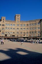 Italie, toscane, sienne, piazza del campo, place, facades maisons, ombre du palais public,