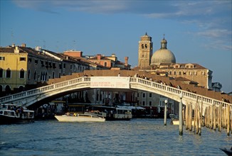 Italie, venise, grand canal, pont dagli scalzi, eglise, eau, palais, habitat traditionnel, bateaux,