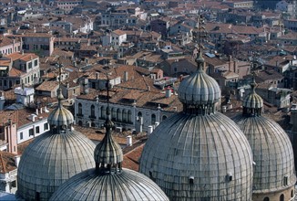 Italie, venise, place san marco, basilique saint marc, toits, ville, domes, depuis el campanile,