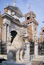 Italie, venise, arsenal, statue, sculpture, lion, entree, monument, tour, horloge, brique,