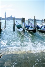 Italie, venise, grand canal, gondoles, vagues, quai, eau, eglise san giorgio maggiore,