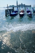 Italie, venise, grand canal, gondoles, vagues, quai, eau, eglise san giorgio maggiore,