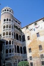 Italie, venise, palais, scala contarini del bovolo, tour, colonne, arcades, escalier, habitat traditionnel,