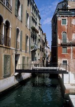 Italie, venise, canal, gondoles, tourisme, habitat traditionnel, maisons, eau,