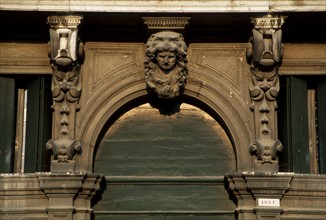 Italie, venise, grand canal, eau, palais, habitat traditionnel, detail facade, sculpture, mascaron,