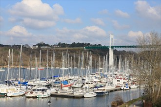 France, Bretagne, Morbihan, la roche bernard, vilaine, ville, port, promontoire, rocher, panorama, bateaux, pont,