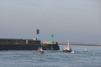 France, region nord, pas de calais, boulogne sur mer, port, mer du nord, ferry, digue, sortie en mer, bateaux,