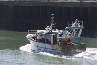 France, region nord, pas de calais, boulogne sur mer, port, peche, bateau, retour de peche,