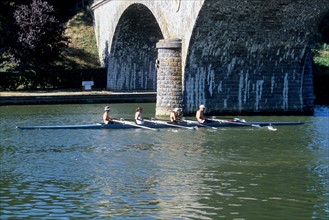 France, region pays de loire, sarthe, riviere, solesmes, aviron, sport nautique, pont,