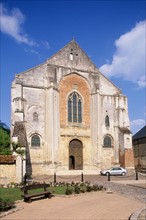 France, region picardie, oise, village de saint germer de fly, eglise, edifice religieux, facade, parvis,