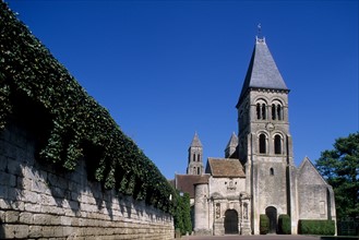 France, region picardie, oise, valois, village de morienval, eglise, edifice religieux, place, parvis, cocher,