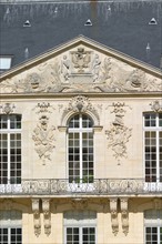 France, region picardie, oise, ermenonville, chateau, face au parc jean jacques rousseau, philosophie, fronton, facade,