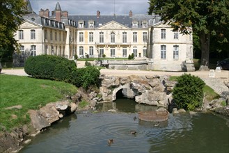 France, region picardie, oise, ermenonville, chateau, eau, canards, face au parc jean jacques rousseau, philosophie,