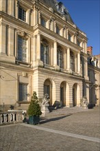 France, region ile de france, seine et marne, fontainebleau, chateau, facade sur jardin, paves, pierre, Napoleon,