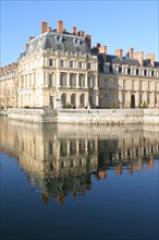 France, region ile de france, seine et marne, fontainebleau, chateau, facade sur jardin, eau, reflet, pierre, Napoleon,