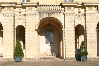 France, region ile de france, seine et marne, fontainebleau, chateau, facade sur jardin, pierre, Napoleon, banc,