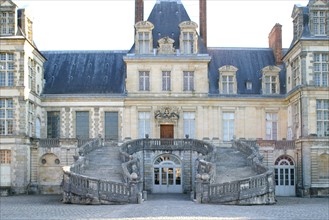 France, region ile de france, seine et marne, fontainebleau, chateau, facade, cour, paves, escalier, Napoleon,