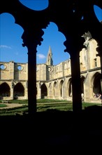 France, ile de france, val d'oise, asnieres sur oise, abbaye de royaumont, cloitre, monastere, edifice religieux, art gothique, cloitre, eglise, colonnes,