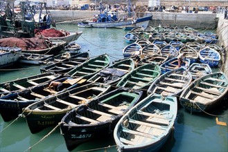 Maroc, essaouira, ocean atlantique, port de peche, barques, fortifications oeuvre de theodose cornut eleve de vauban, bateaux,