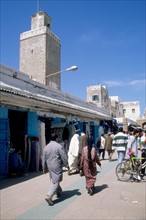Maroc, essaouira, souk, commerce, minaret, tour, mosquee, islam, ruelle, passants, fortifications oeuvre de theodose cornut eleve de vauban,