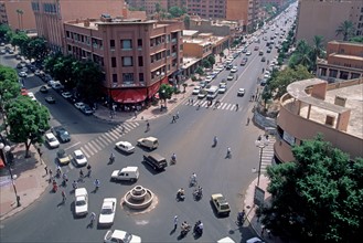Maroc, marrakech, le gueliz, ville moderne, immeubles, circulation automobile, carrefour, voitures, vehicules,