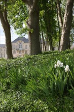 France, Haute Normandie, eure, le bec hellouin, abbaye, batiments conventuels, jardin, fleurs, plus beaux villages de france,