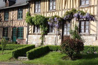 France, Haute Normandie, eure, le bec hellouin, pierre, plus beaux villages de france, habitat traditionnel, maison, colombages, pans de bois, rue,