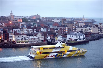 France, Haute Normandie / angleterre, seine maritime, le havre / portsmouth, traversee trans manche, a bord du ferry boat, norman voyager, navigation, mer, nuit, accostage a portsmouth,